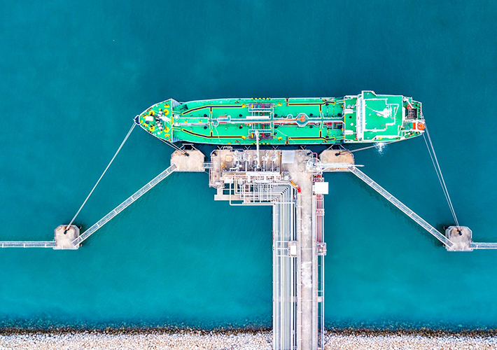 foto noticia ABB automatiza la planta de suministro de gas natural licuado (GNL) de Endesa en la terminal portuaria de Los Barrios.